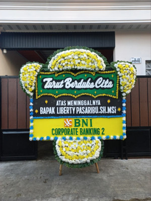 Papan Bunga Duka di Candi