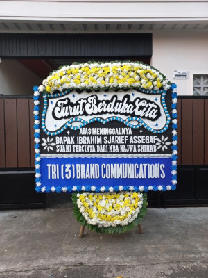 Papan Bunga Duka di Candi
